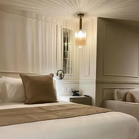 Number 3 Pier Road * Whitby