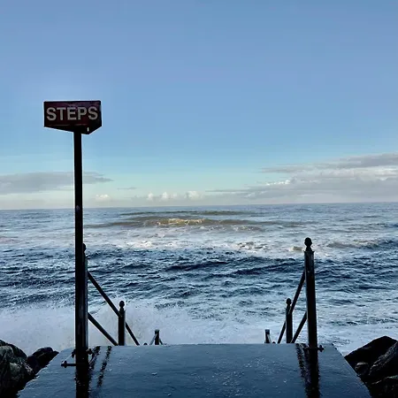 Number 3 Pier Road Hotel *