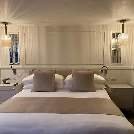 Number 3 Pier Road *