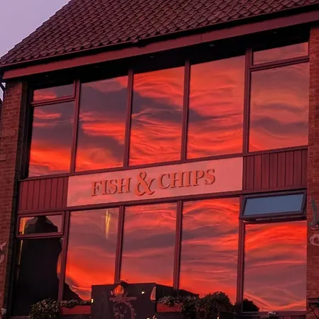 Number 3 Pier Road Hotel