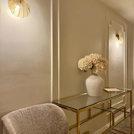 호텔 Number 3 Pier Road 휫비